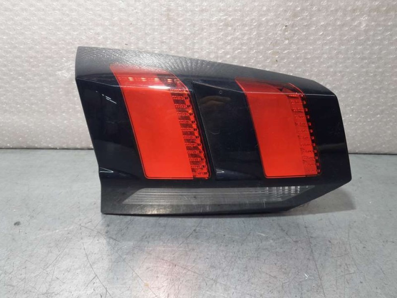 Recambio de piloto trasero izquierdo para peugeot 5008 active referencia OEM IAM 9811027880  INTERIOR