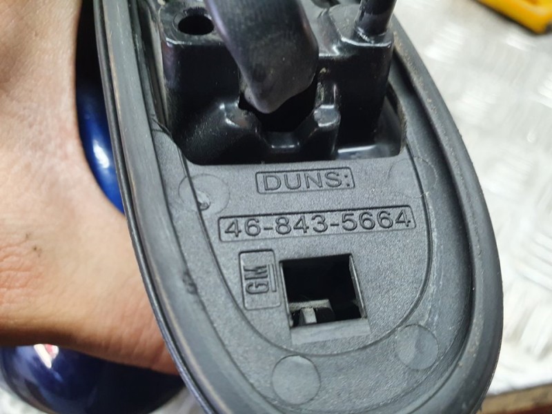 Recambio de retrovisor derecho para opel corsa d catch me referencia OEM IAM 468435664  ELECTRICO Y TOCADO