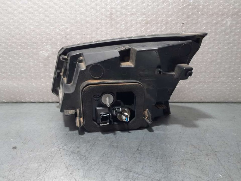 Recambio de piloto trasero izquierdo para peugeot 5008 active referencia OEM IAM 9811027880  INTERIOR