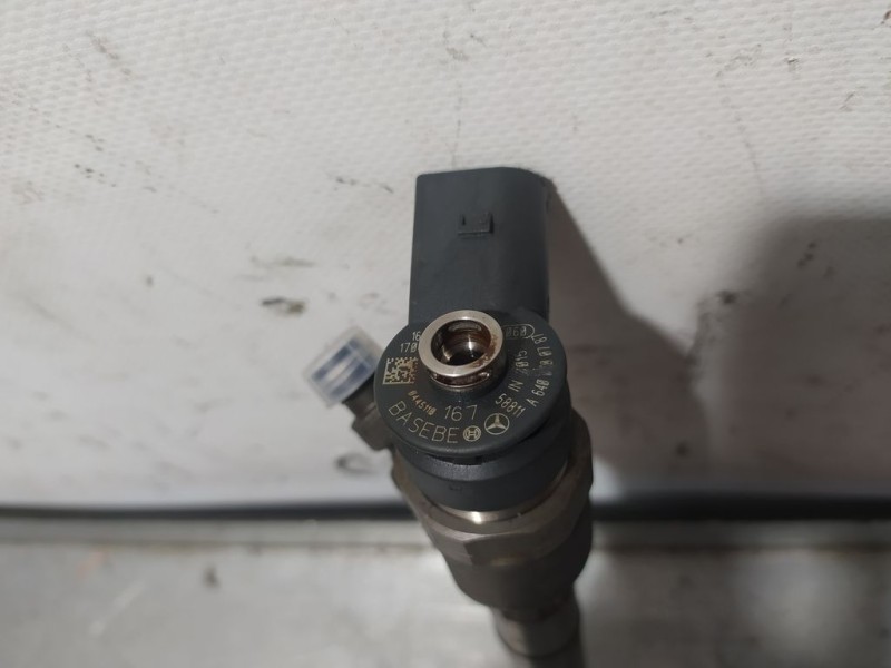 Recambio de inyector para mercedes-benz clase b (w245) 2.0 cdi cat referencia OEM IAM A6408700787 0445110167 BOSCH