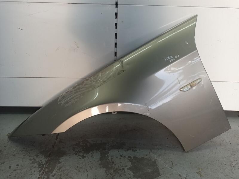 Recambio de aleta delantera izquierda para bmw serie 3 berlina (e90) 320i referencia OEM IAM 41355A55AF3  TOCADA