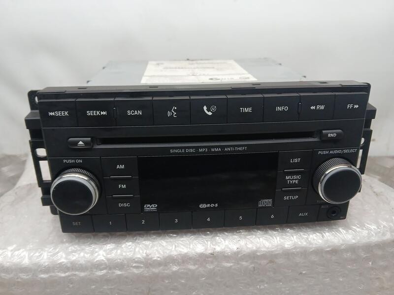 Recambio de sistema audio / radio cd para jeep gr. cherokee (wh) laredo referencia OEM IAM 05064927AG  26777L