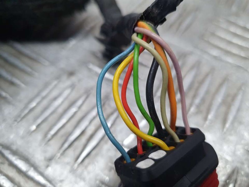 Recambio de retrovisor izquierdo para peugeot 508 active referencia OEM IAM SIN REF  ELECTRICO 8 Y 2 CABLES TOCADO