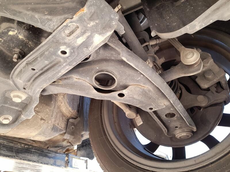 Recambio de brazo suspension inferior delantero izquierdo para toyota yaris (_p13_) 1.5 hybrid (nhp130_) referencia OEM IAM 4806