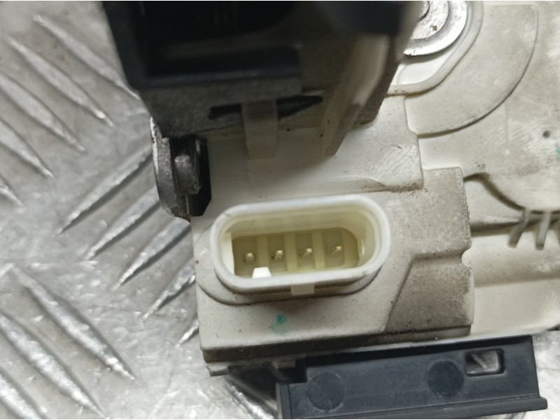 Recambio de cerradura puerta delantera derecha para mercedes-benz clase b (w246) b 180 cdi be (246.200) referencia OEM IAM A1667