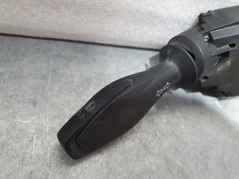 Recambio de mando intermitentes para ford fiesta (ccn) trend referencia OEM IAM 8A6T13335AD  