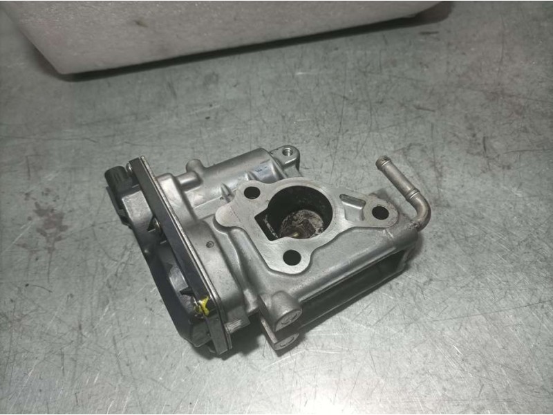 Recambio de caja mariposa egr para toyota avensis (t27) 2.0 d-4d cat referencia OEM IAM 258000R010 VN1501000041 DENSO