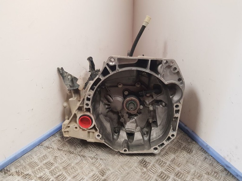 Recambio de caja cambios para dacia sandero stepway referencia OEM IAM JH3356 213241 5VELOCIDADES