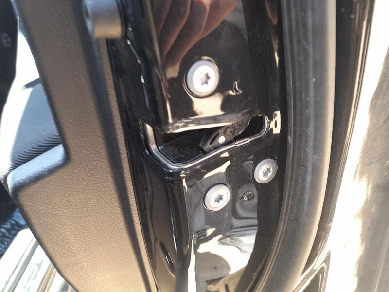 Recambio de cerradura puerta delantera derecha para toyota yaris (_p13_) 1.5 hybrid (nhp130_) referencia OEM IAM 690300D550  