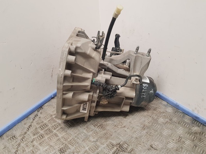 Recambio de caja cambios para dacia sandero stepway referencia OEM IAM JH3356 213241 5VELOCIDADES