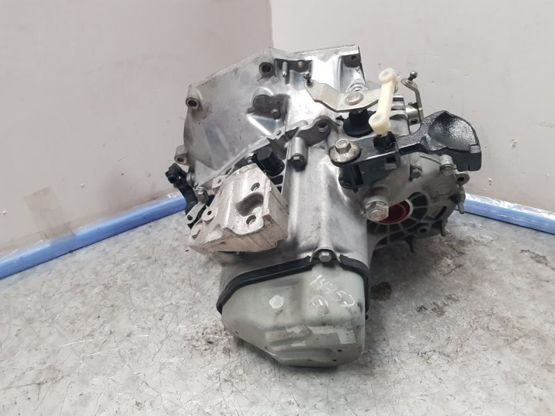 Recambio de caja cambios para peugeot 208 style referencia OEM IAM 20CR15 1029061 5VELOCIDADES