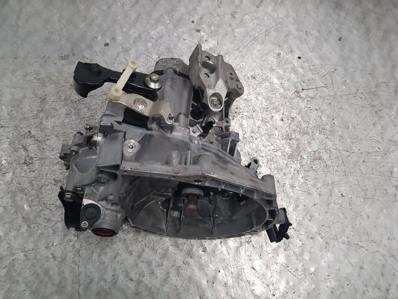 Recambio de caja cambios para peugeot 208 style referencia OEM IAM 20CR15 1029061 5VELOCIDADES