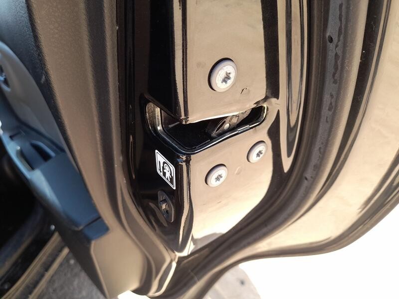 Recambio de cerradura puerta trasera derecha para toyota yaris (_p13_) 1.5 hybrid (nhp130_) referencia OEM IAM 690500D310  