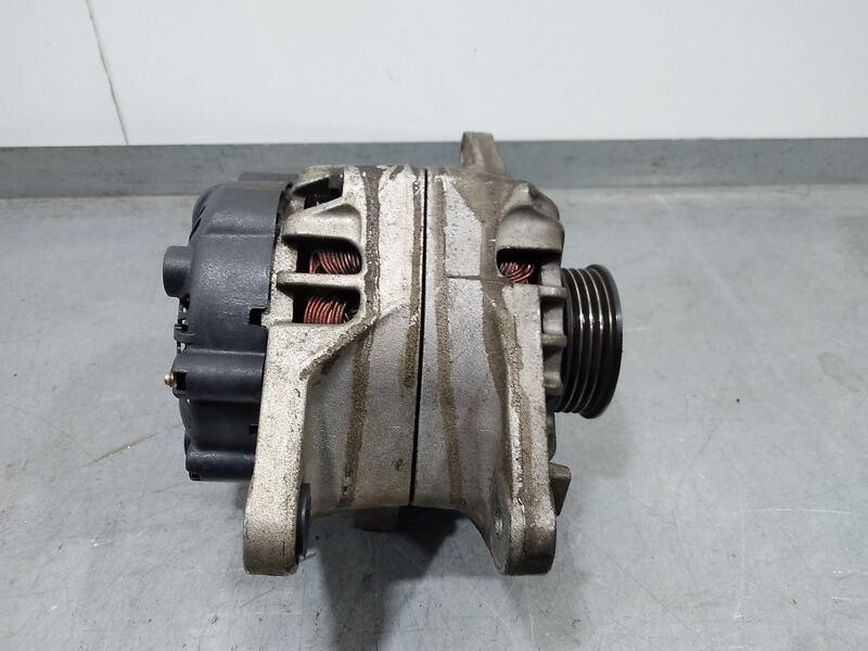 Recambio de alternador para hyundai getz (tb) basico referencia OEM IAM 3730022650 a0002655023 valeo