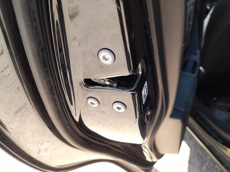 Recambio de cerradura puerta trasera izquierda para toyota yaris (_p13_) 1.5 hybrid (nhp130_) referencia OEM IAM 690600D310  