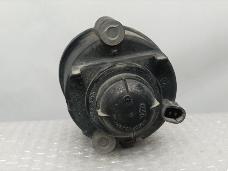 Recambio de faro antiniebla derecho para dacia duster ambiance 4x2 referencia OEM IAM 7700420127 67736900 VALEO