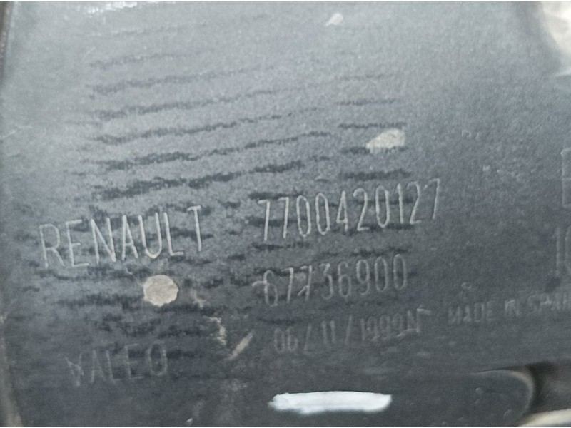 Recambio de faro antiniebla derecho para dacia duster ambiance 4x2 referencia OEM IAM 7700420127 67736900 VALEO