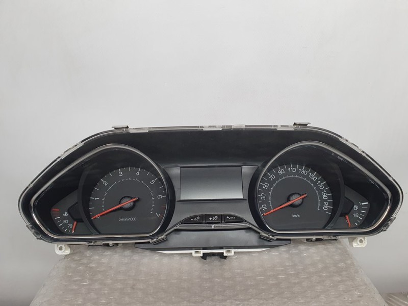 Recambio de cuadro instrumentos para peugeot 208 style referencia OEM IAM 9801904780 E137HWG2 
