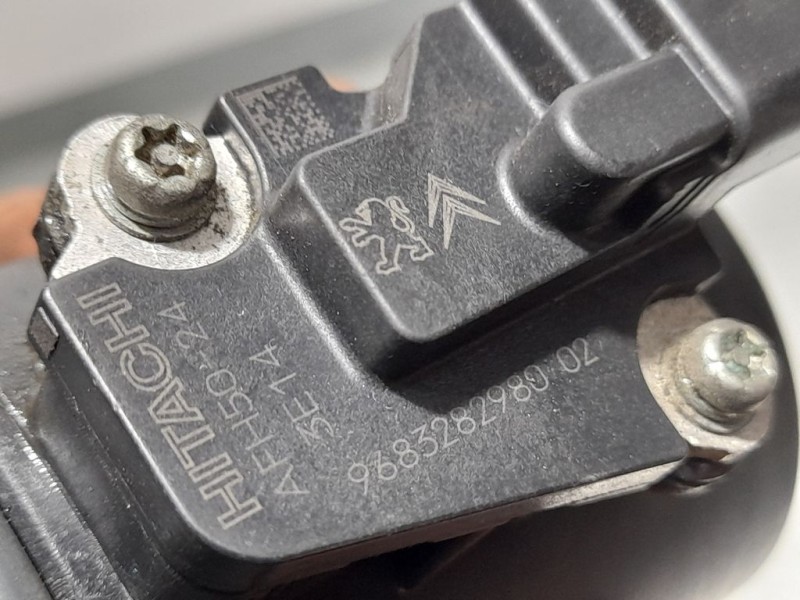 Recambio de caudalimetro para citroën c4 picasso attraction referencia OEM IAM 9683282980 AFH5024 HITACHI