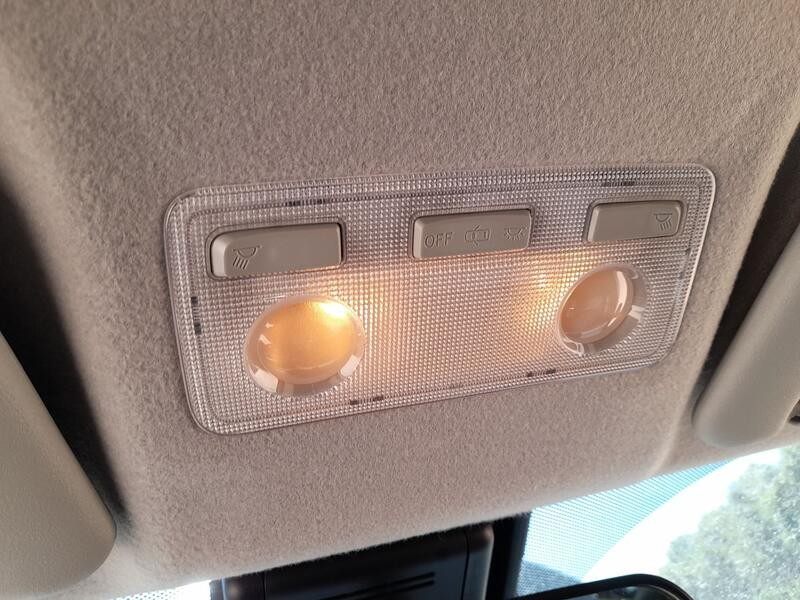 Recambio de luz interior para toyota yaris (_p13_) 1.5 hybrid (nhp130_) referencia OEM IAM 812600D070B0  