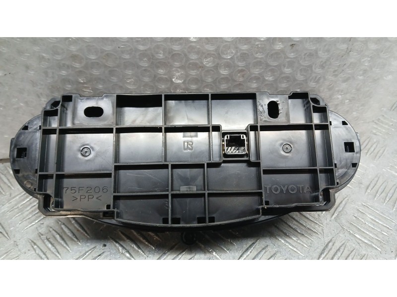 Recambio de mando climatizador para toyota yaris (_p13_) 1.5 hybrid (nhp130_) referencia OEM IAM 559000D800  