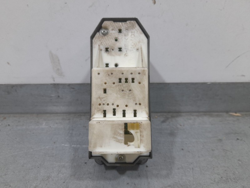 Recambio de mando elevalunas delantero izquierdo para toyota auris (_e15_) 1.4 d-4d (nde150_) referencia OEM IAM 8482002230  