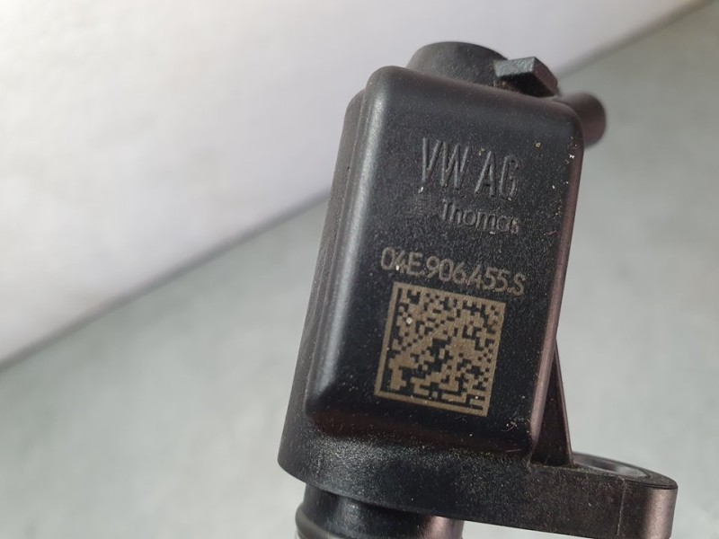 Recambio de inyector para volkswagen polo advance referencia OEM IAM 04E906455S  