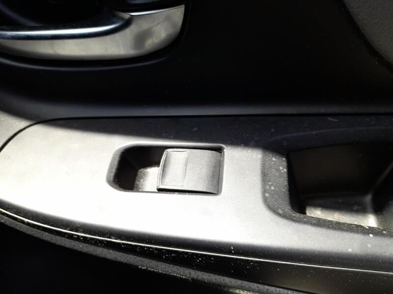 Recambio de mando elevalunas delantero derecho para toyota yaris (_p13_) 1.5 hybrid (nhp130_) referencia OEM IAM 848100D030  