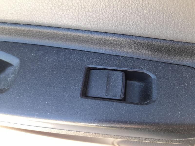 Recambio de mando elevalunas trasero izquierdo para toyota yaris (_p13_) 1.5 hybrid (nhp130_) referencia OEM IAM 848100D030  