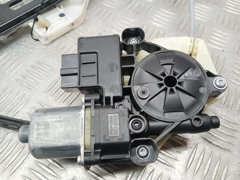 Recambio de elevalunas trasero derecho para seat leon (5f1) style visio edition referencia OEM IAM 5F4839462D ELECTRICO 5Q095940