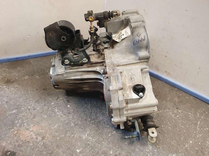 Recambio de caja cambios para nissan almera tino (v10m) acenta referencia OEM IAM 8E069VT 9450362 5VELOCIDADES