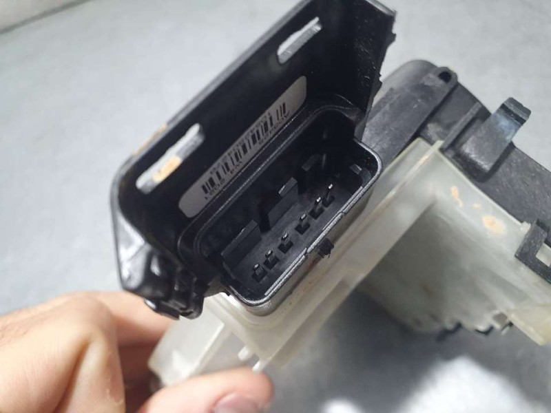 Recambio de cerradura puerta delantera derecha para opel mokka gs line referencia OEM IAM 9830558880 305588 16944084 6 PINES