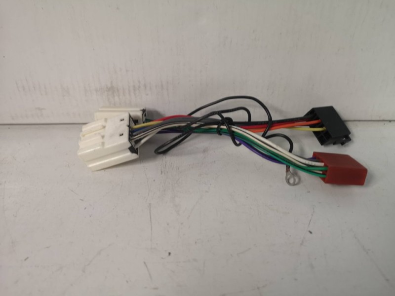 Recambio de conector universal iso para nissan x-trail (t30) referencia OEM IAM   