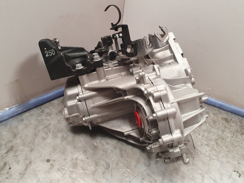 Recambio de caja cambios para hyundai i20 klass referencia OEM IAM BD72MB 516157 6VELOCIDADES