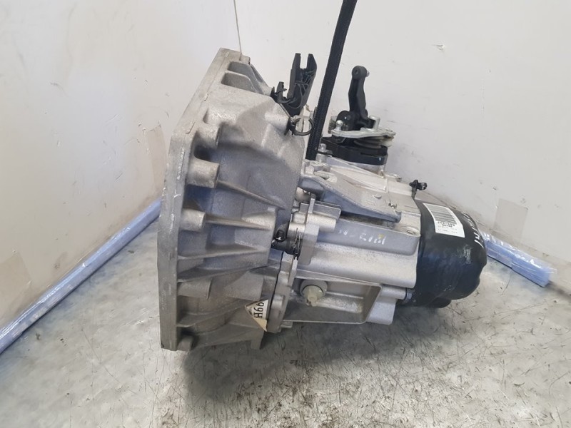 Recambio de caja cambios para dacia sandero comfort referencia OEM IAM JH3399 S121748 5VELOCIDADES
