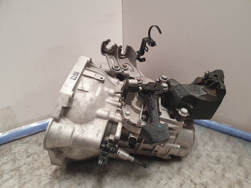 Recambio de caja cambios para hyundai i20 klass referencia OEM IAM BD72MB 516157 6VELOCIDADES