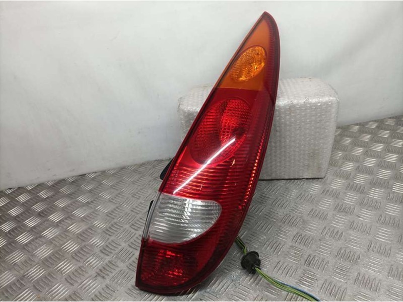 Recambio de piloto trasero derecho para nissan almera tino (v10m) acenta referencia OEM IAM 23480202  ROZADO