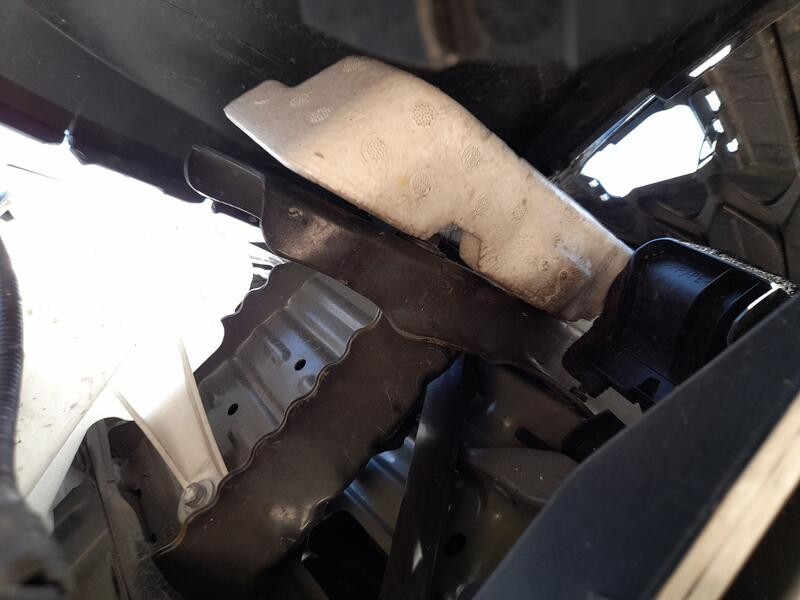 Recambio de refuerzo paragolpes delantero para toyota yaris (_p13_) 1.5 hybrid (nhp130_) referencia OEM IAM 520210D070  