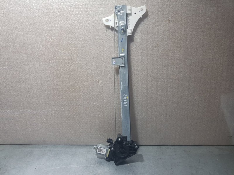 Recambio de elevalunas delantero derecho para hyundai i20 klass referencia OEM IAM 82460Q0000 2 PINS ELECTRICO