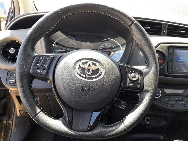 Recambio de volante para toyota yaris (_p13_) 1.5 hybrid (nhp130_) referencia OEM IAM 451020D30024  