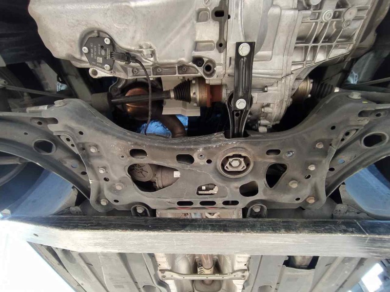 Recambio de puente delantero para seat leon (5f1) style visio edition referencia OEM IAM 5WA199315F  