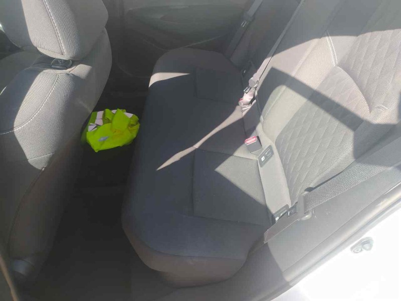 Recambio de asientos traseros para toyota corolla (e21) hybrid active referencia OEM IAM   