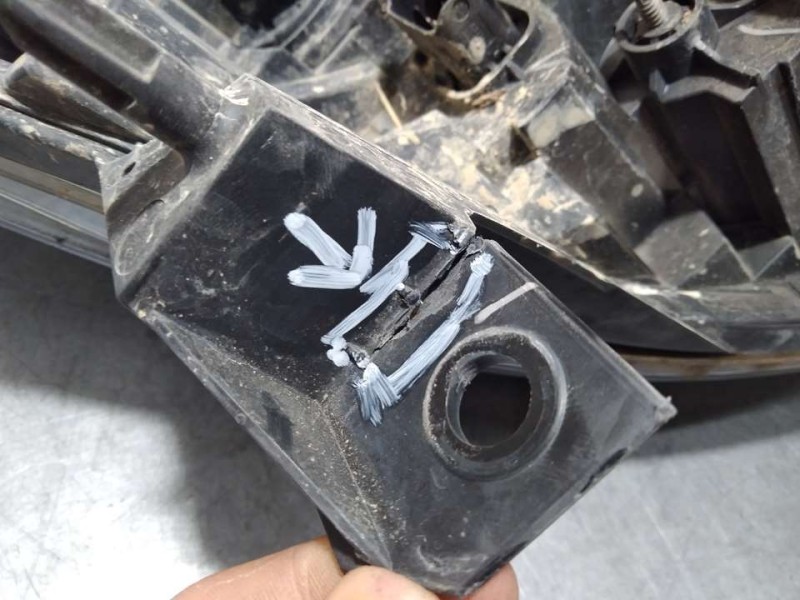 Recambio de faro izquierdo para opel vivaro b kasten/combi furgon l1 h1 2.9t expresion referencia OEM IAM 1EE01156501  HELLA TOC