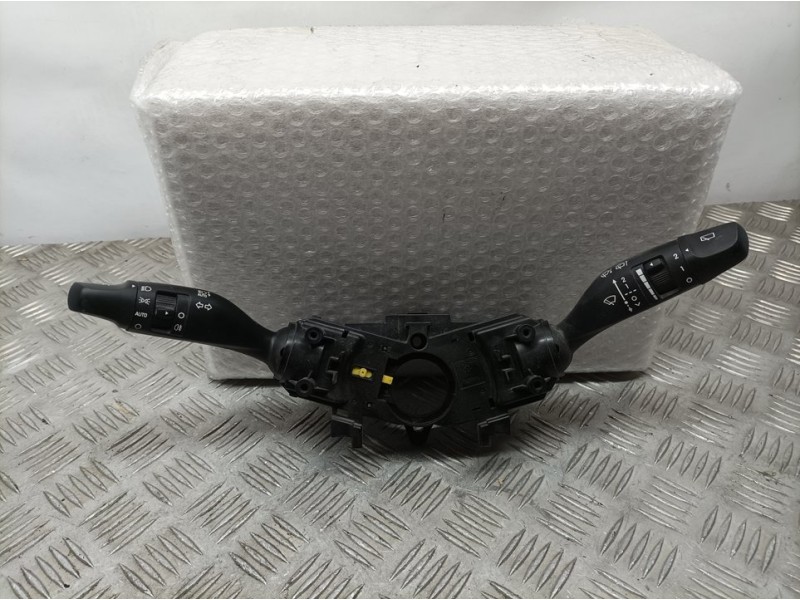 Recambio de mando luces y limpia para hyundai i20 klass referencia OEM IAM 93404Q0960  