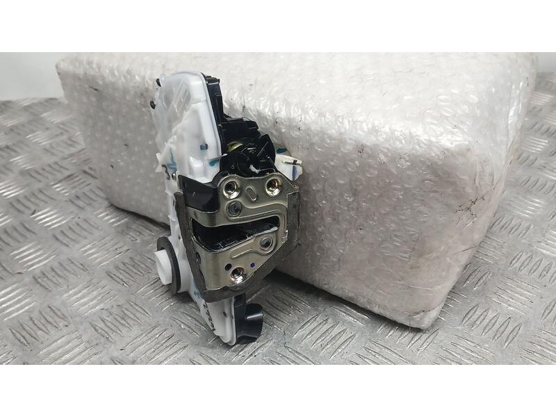 Recambio de cerradura puerta delantera izquierda para toyota corolla (e21) hybrid active referencia OEM IAM 6904002491 ELECTRICA