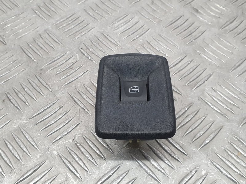 Recambio de mando elevalunas trasero derecho para dacia sandero comfort referencia OEM IAM 00235634T056  