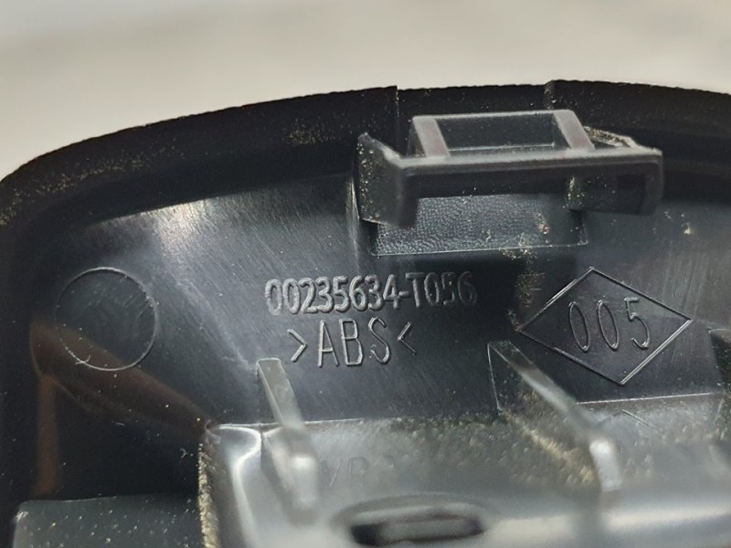 Recambio de mando elevalunas trasero derecho para dacia sandero comfort referencia OEM IAM 00235634T056  