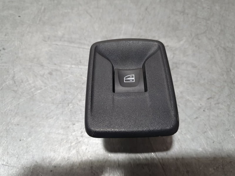 Recambio de mando elevalunas trasero izquierdo para dacia sandero comfort referencia OEM IAM SIN REF  