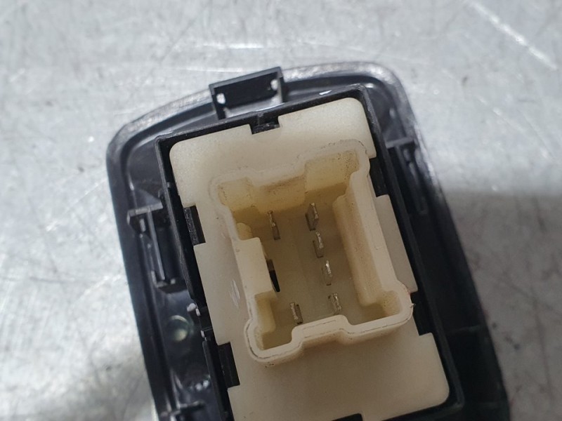 Recambio de mando elevalunas trasero izquierdo para dacia sandero comfort referencia OEM IAM SIN REF  