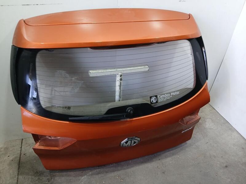 Recambio de porton trasero para mg zs 1.5 vti referencia OEM IAM 10691021  